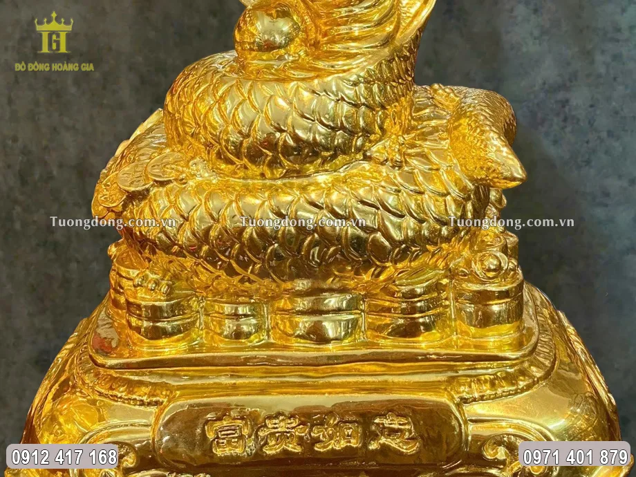 Từng họa tiết hoa văn được chăm chút tỉ mỉ và kỹ lưỡng
